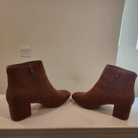 Nwot suede booties - Picture 5 of 6